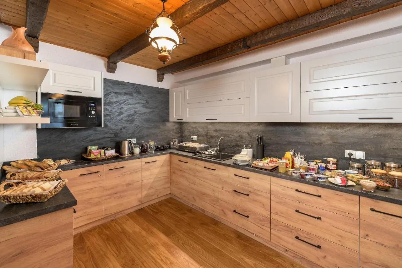 U Komarku Guest House Spindleruv Mlyn 3*,